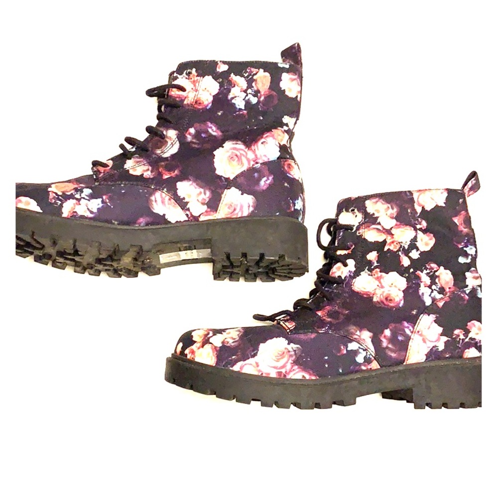Combat boots